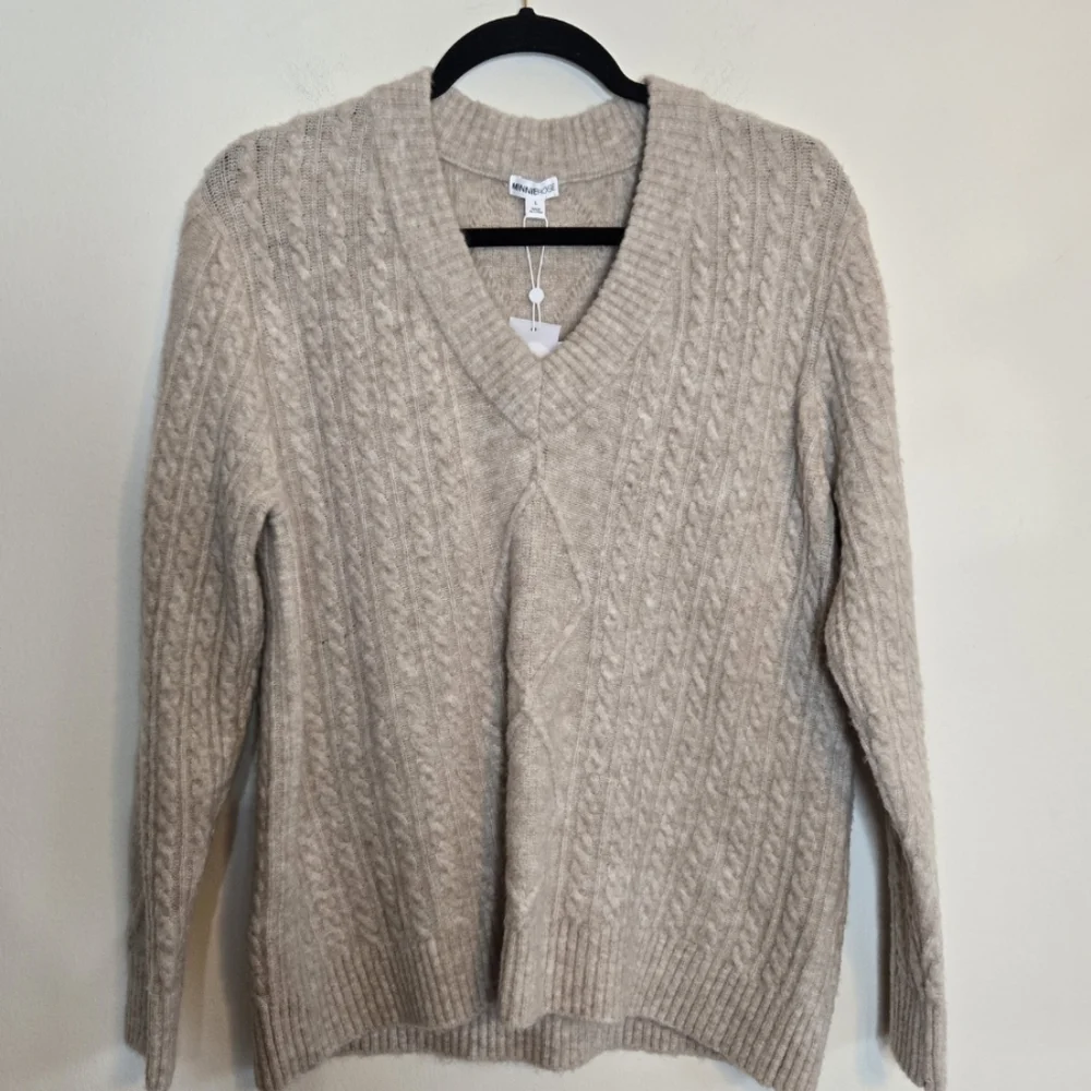 MINNIE ROSE NWT Cream Cable Knit Sweater V-Neck Luxe Soft Quiet Luxury Pullover